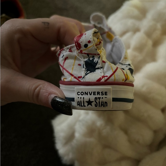 2 Pairs of Kids Converse 8C - Picture 7 of 8